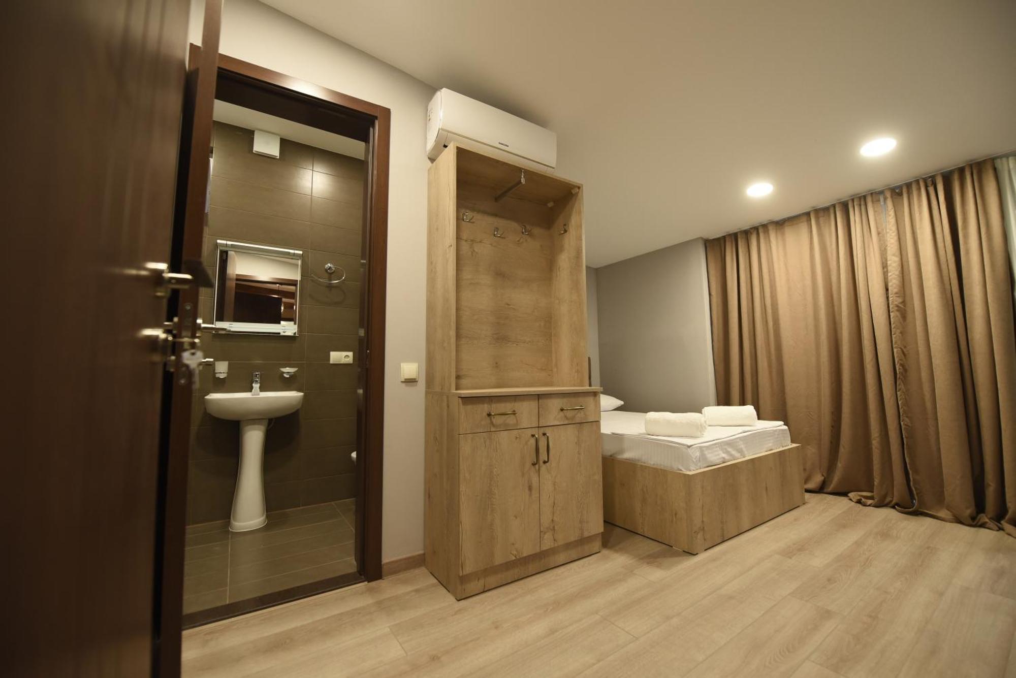 Family Hotel Avlabar Tiflis Exterior foto